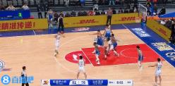 連續(xù)吃癟！克里斯先是籃下被李炎哲大帽&又被李炎哲生斷